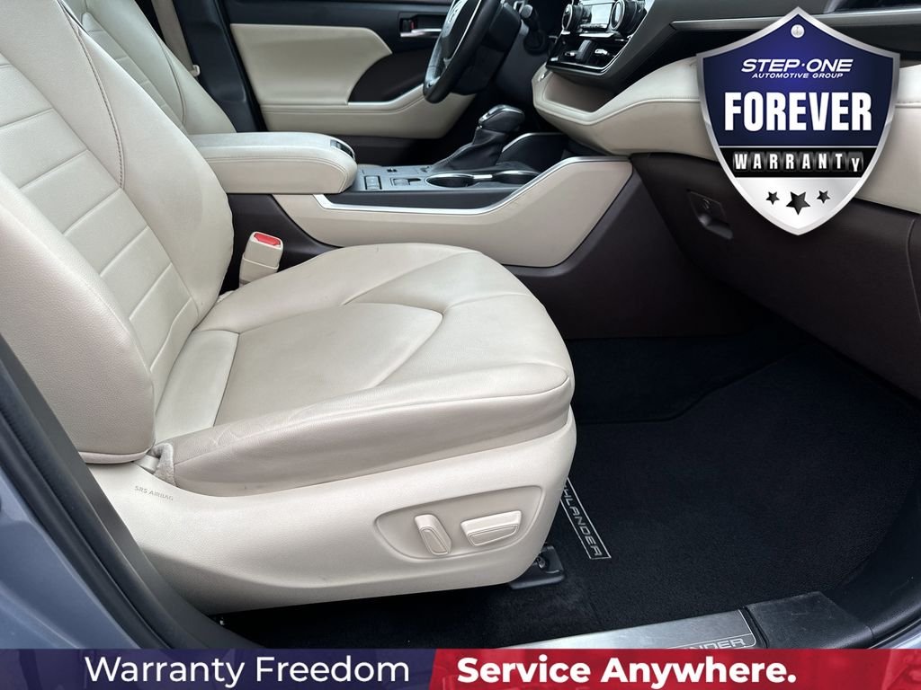Used 2022  Toyota XLE image 40