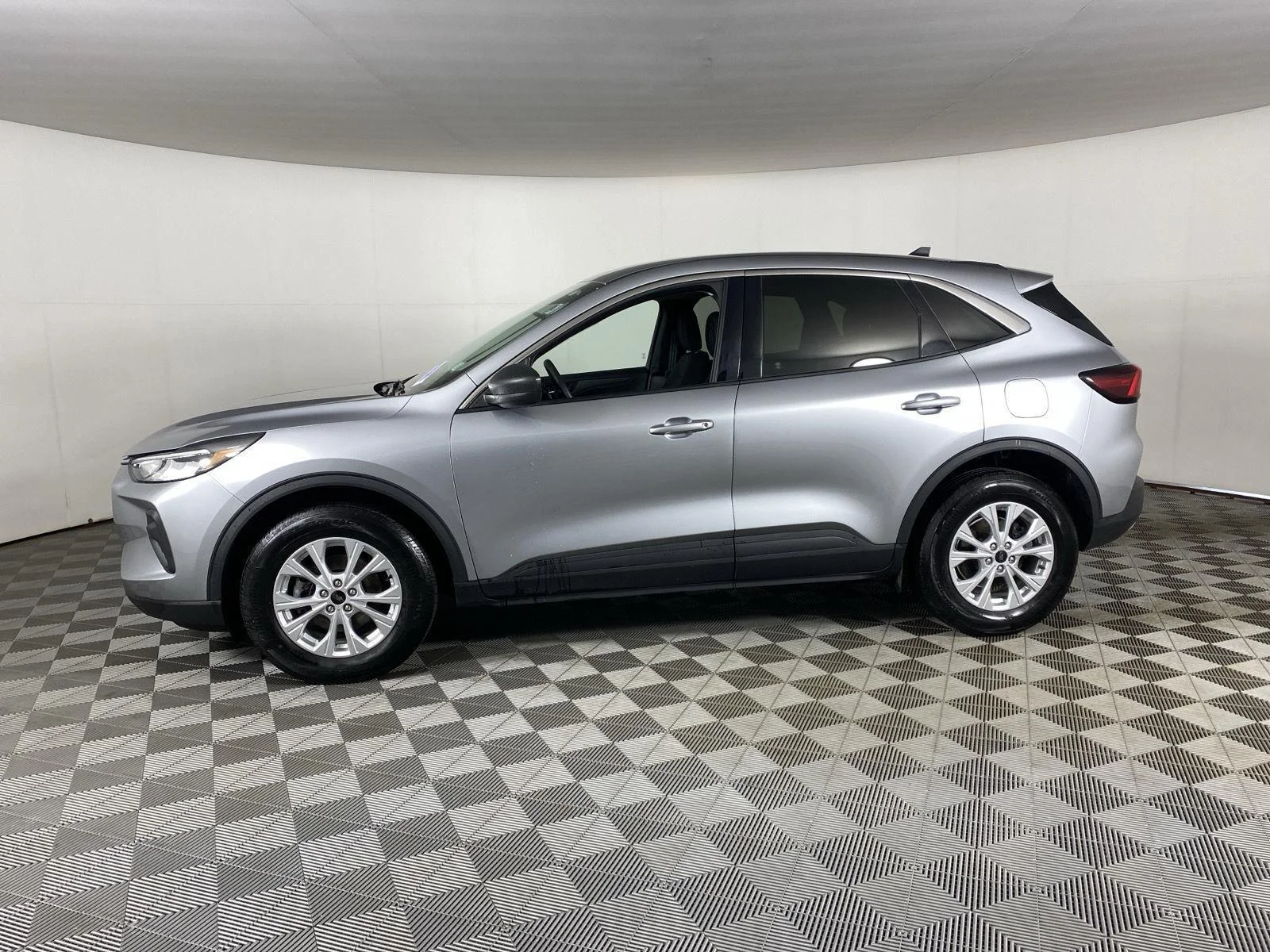 Used 2023 Iconic Silver Ford Active image 4