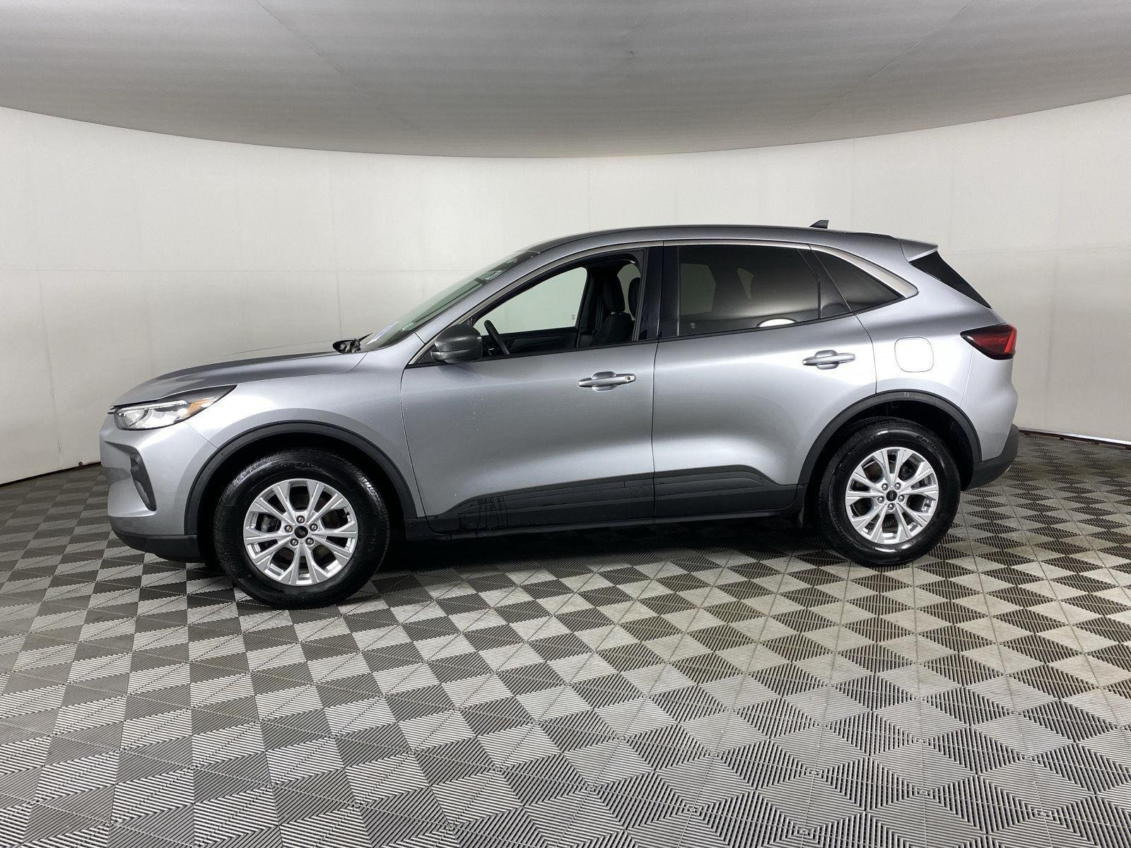 Used 2023 Iconic Silver Ford Active image 4