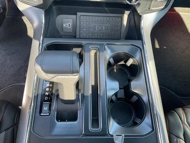 New 2025 Oxford White Ford XLT image 17