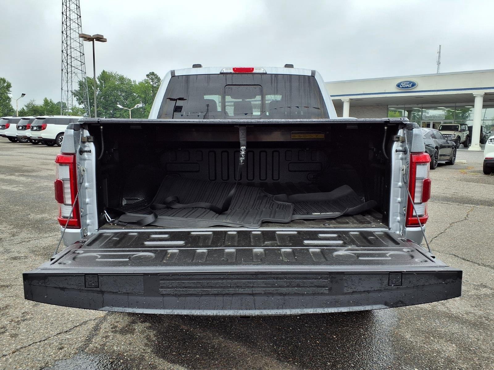 Used 2023 Iconic Silver Metallic Ford LARIAT image 32