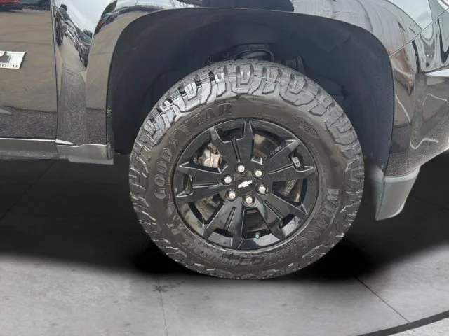 Certified Used 2018 BLACK Chevrolet 4WD Z71 image 31