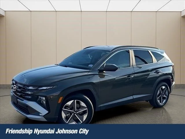 Used 2025 Green Hyundai SEL image 1