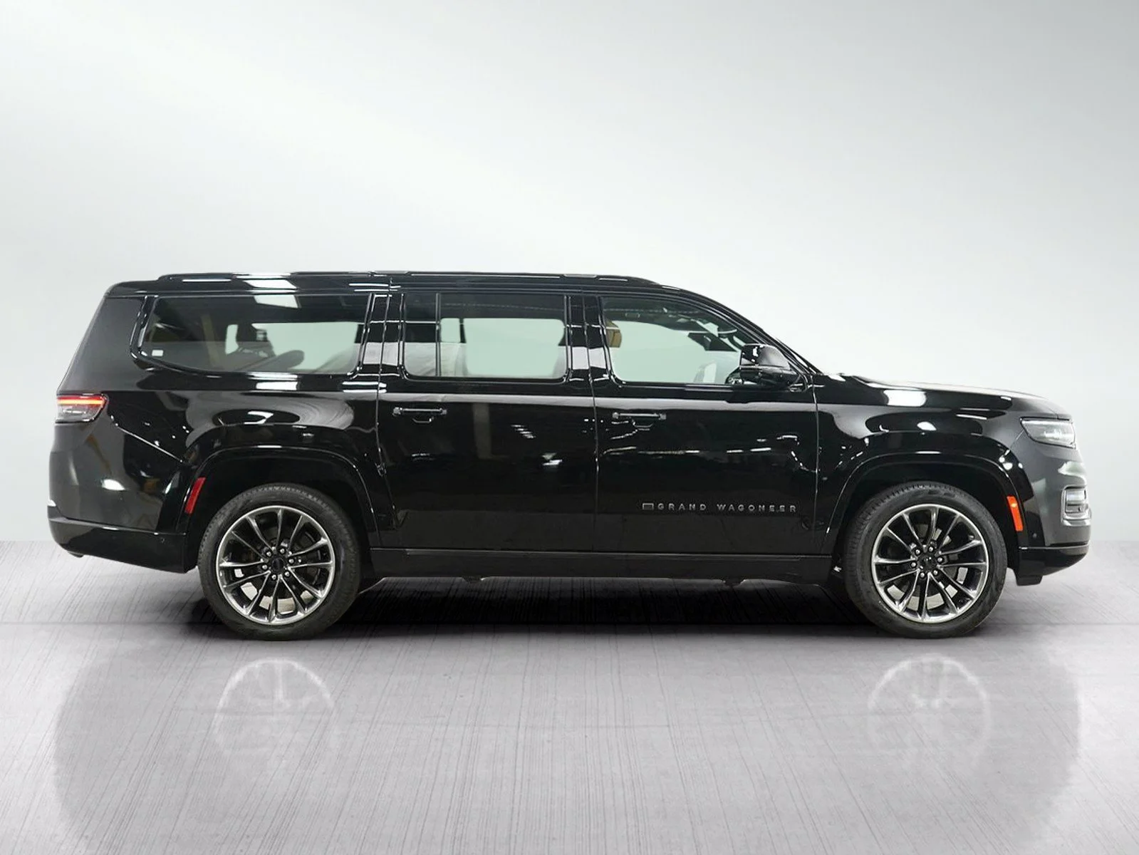 Used 2025 Diamond Black Crystal Pearlcoat Jeep Series III image 6