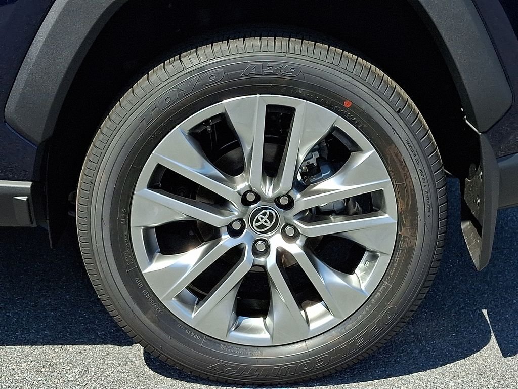 2025 Toyota RAV4 XLE Premium - Photo 18