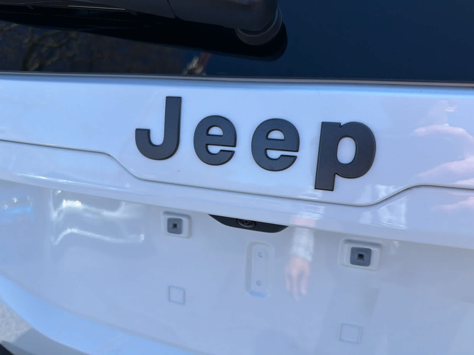 New 2026 Bright White Clear-Coat Exterior Paint Jeep Limited image 17
