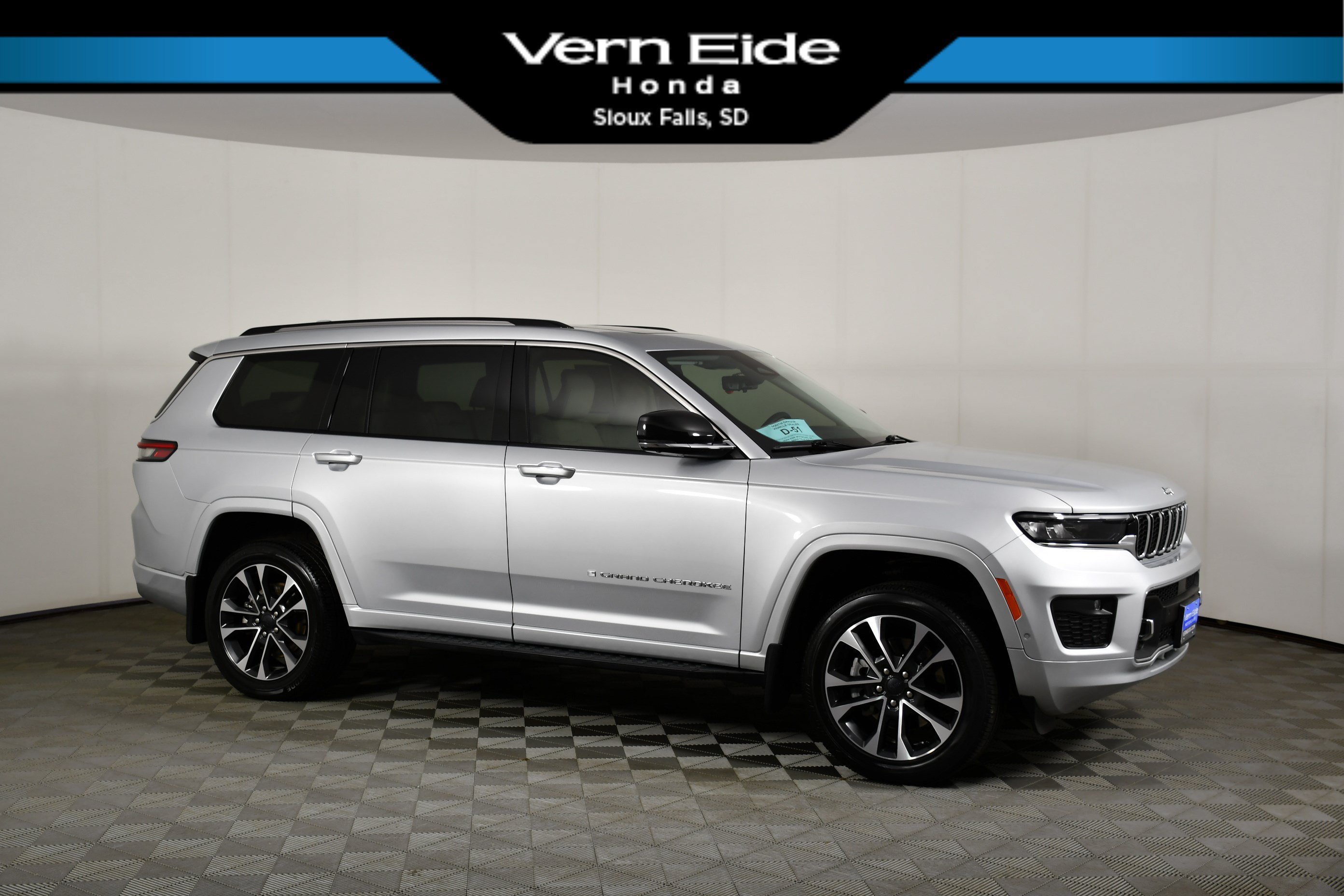 新品未使用　WANTKEY GRD SEET L Pre-Owned 2023 Jeep Grand Cherokee L for sale in Sioux Falls, SD