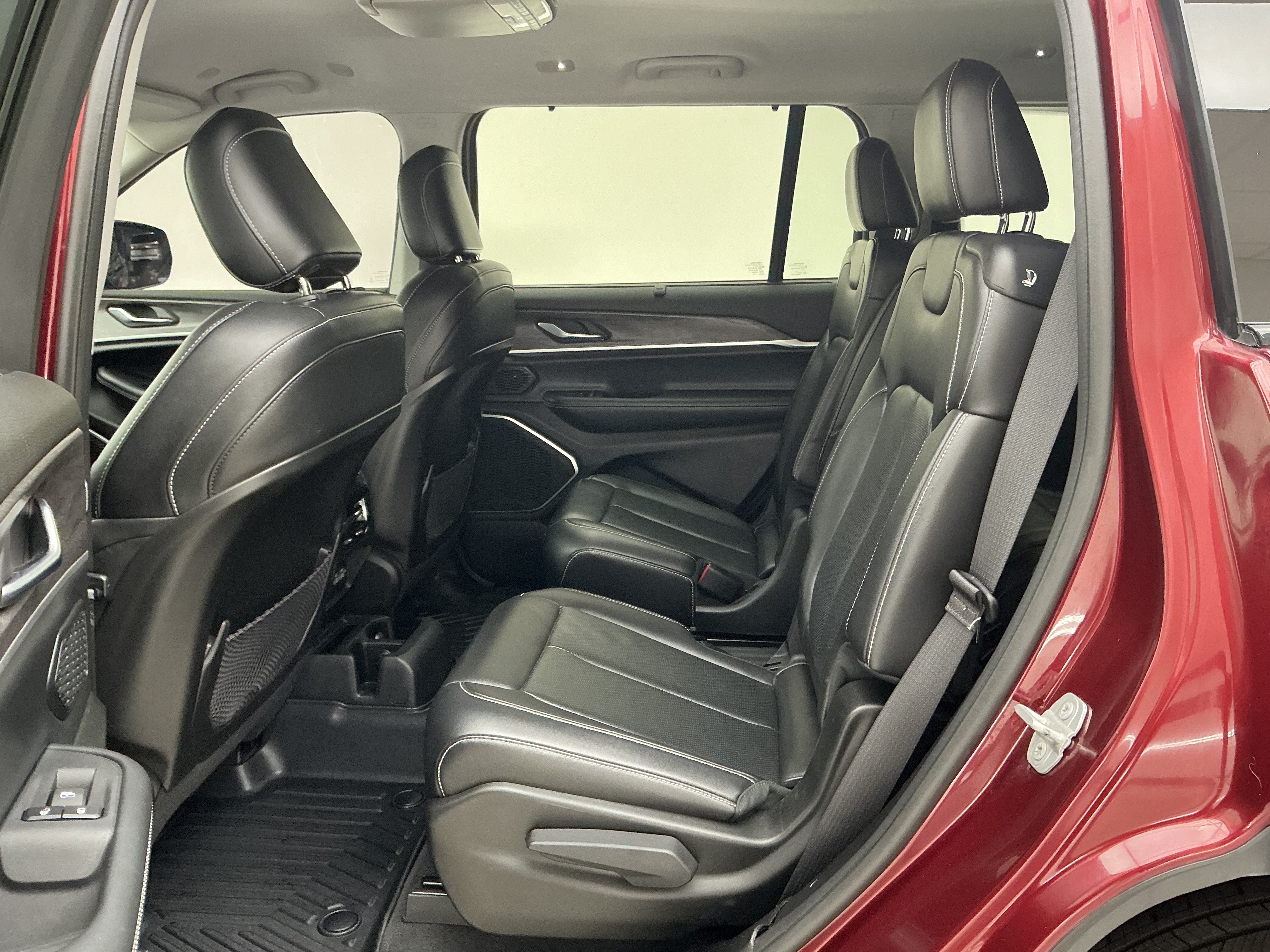 Used 2022 Velvet Red Pearlcoat Jeep Limited image 19