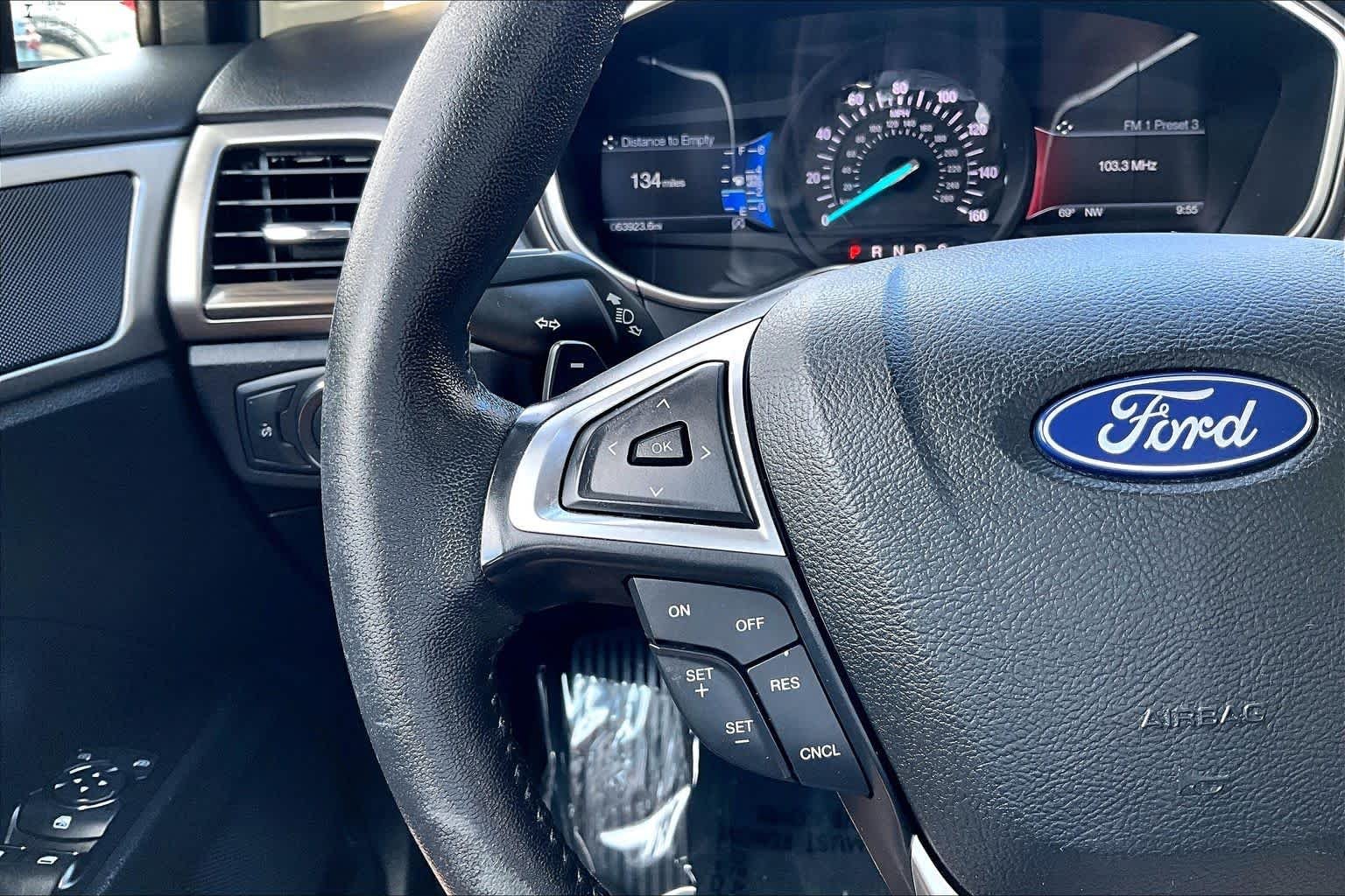 Used 2018 Magnetic Ford SE image 24
