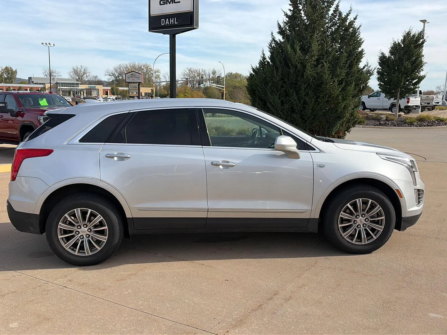 Used 2017 Cadillac XT5 Luxury with VIN 1GYKNDRS2HZ168391 for sale in Winona, Minnesota
