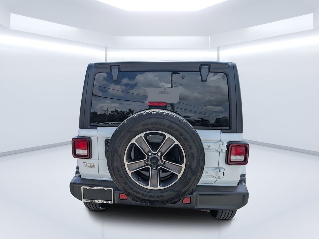 Used 2023 White/off-white Jeep Sahara image 4