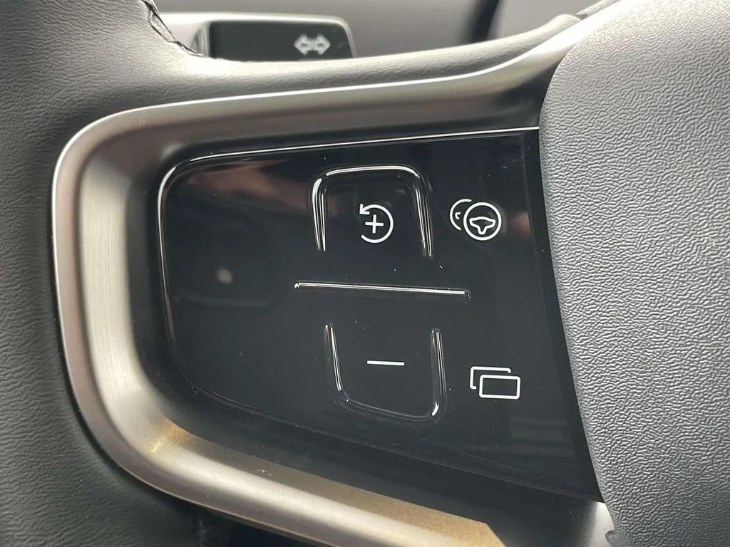 2025 Volvo EX30 Ultra - Photo 9