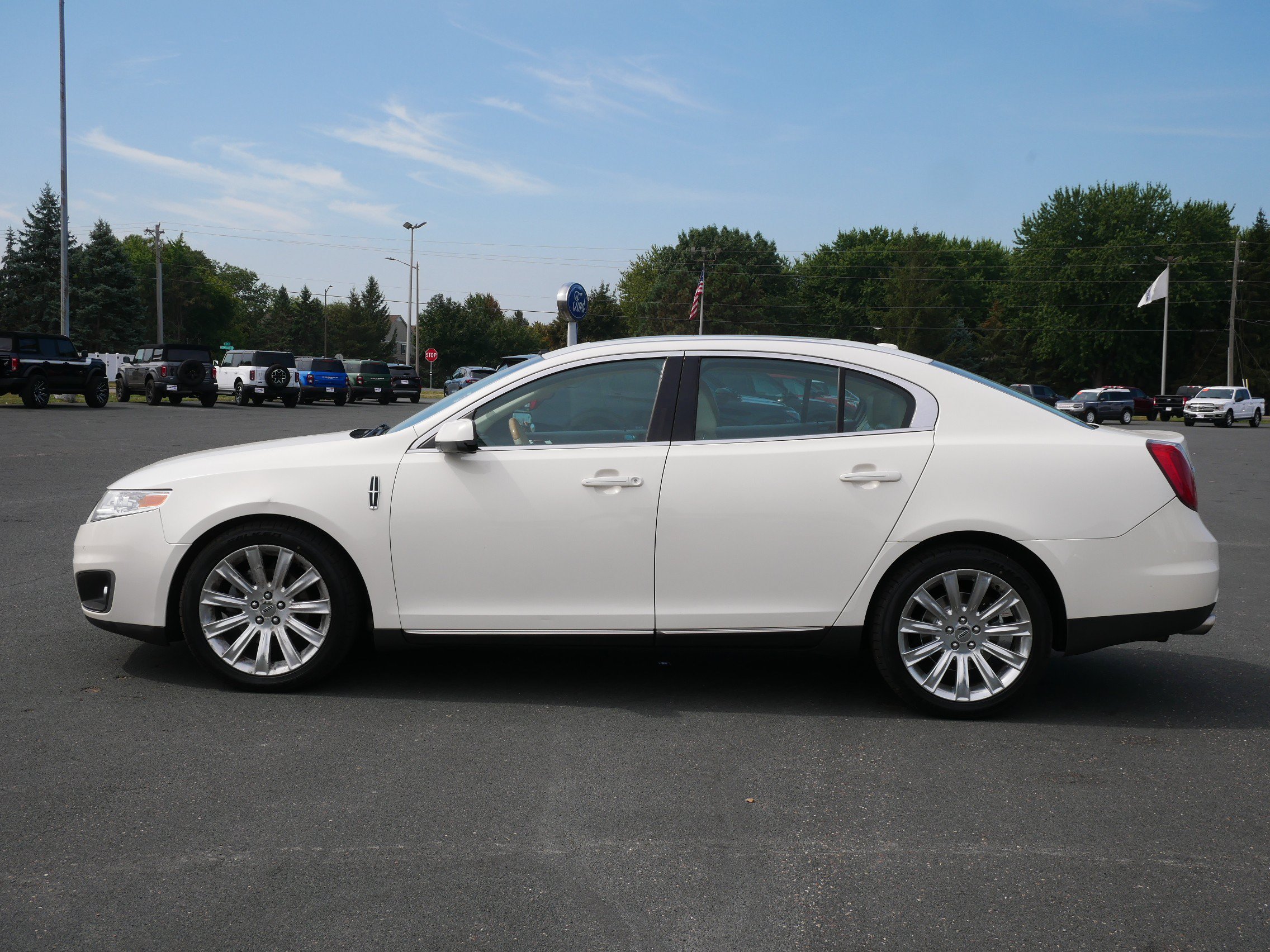 Used 2009 White Lincoln  image 3