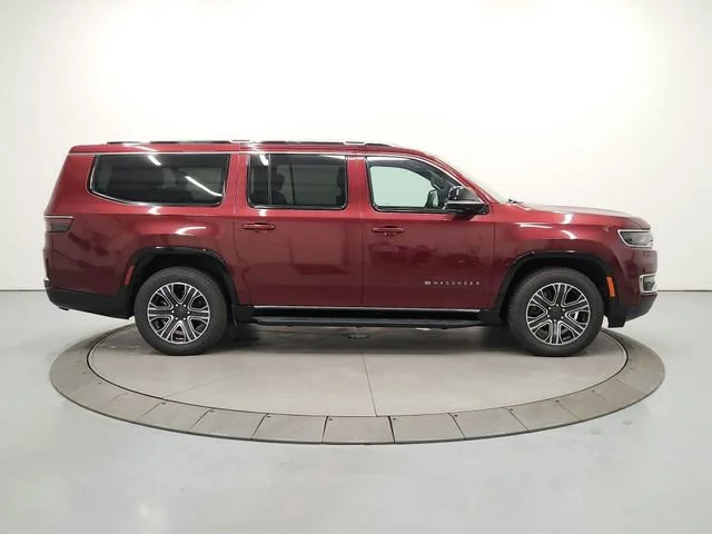 2024 Jeep Wagoneer L Series II - Photo 8