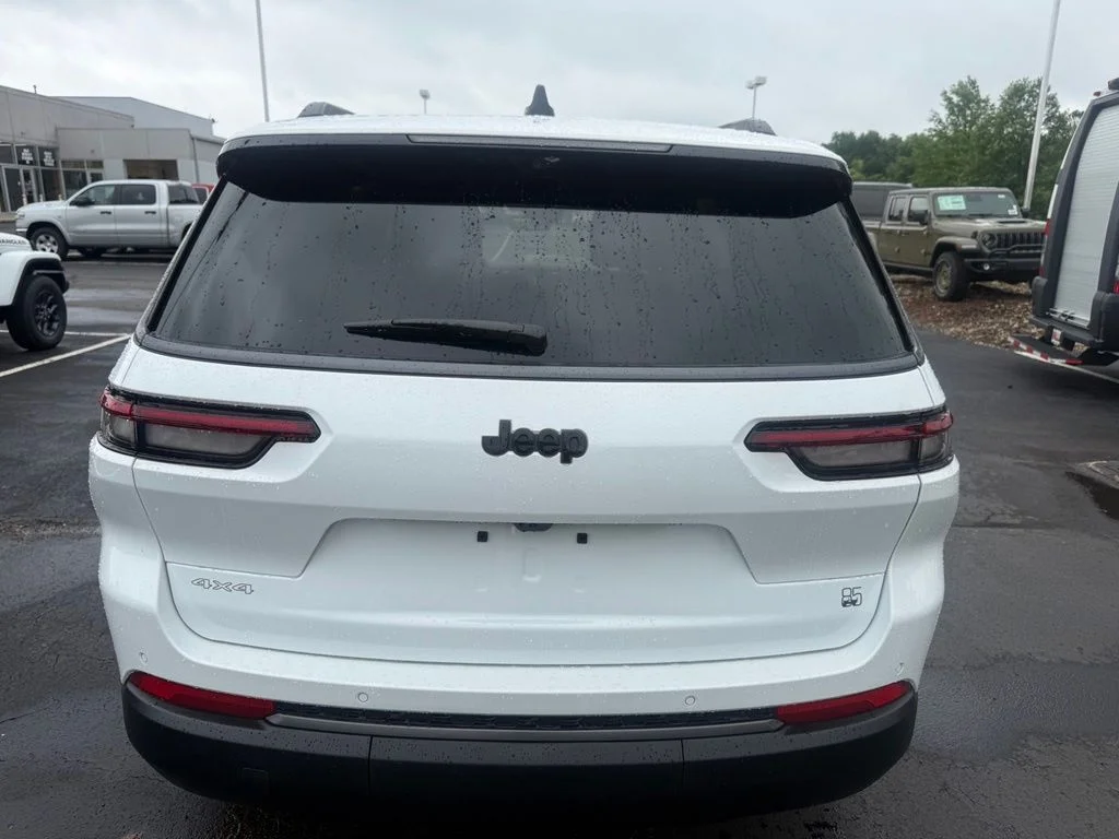 New 2026 Bright White Clear-Coat Exterior Paint Jeep  image 5