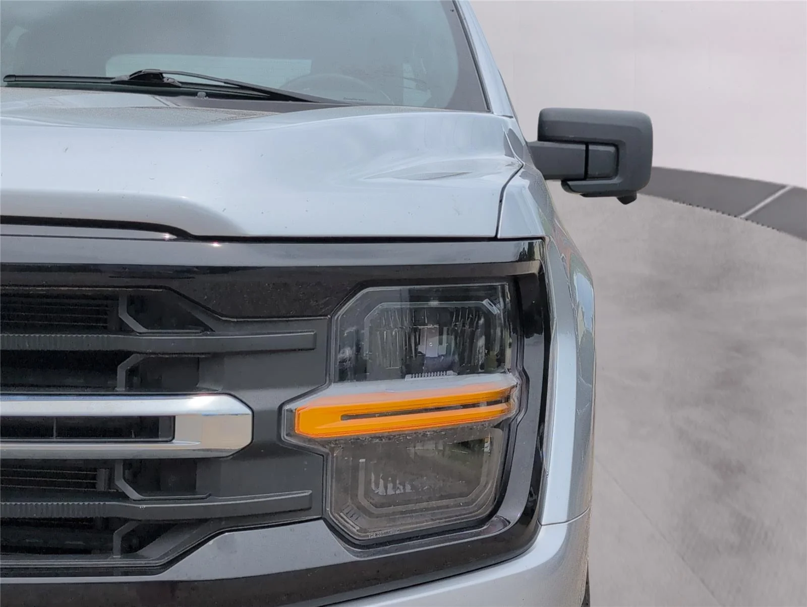 Used 2024 Iconic Silver Ford XLT image 31