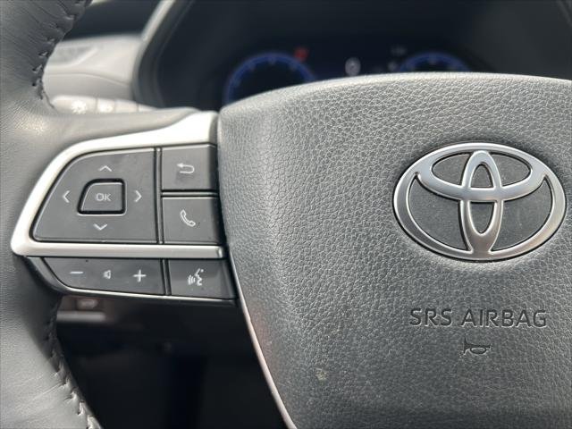 Certified Used 2025 WIND CHILL PEARL Toyota Limited image 11