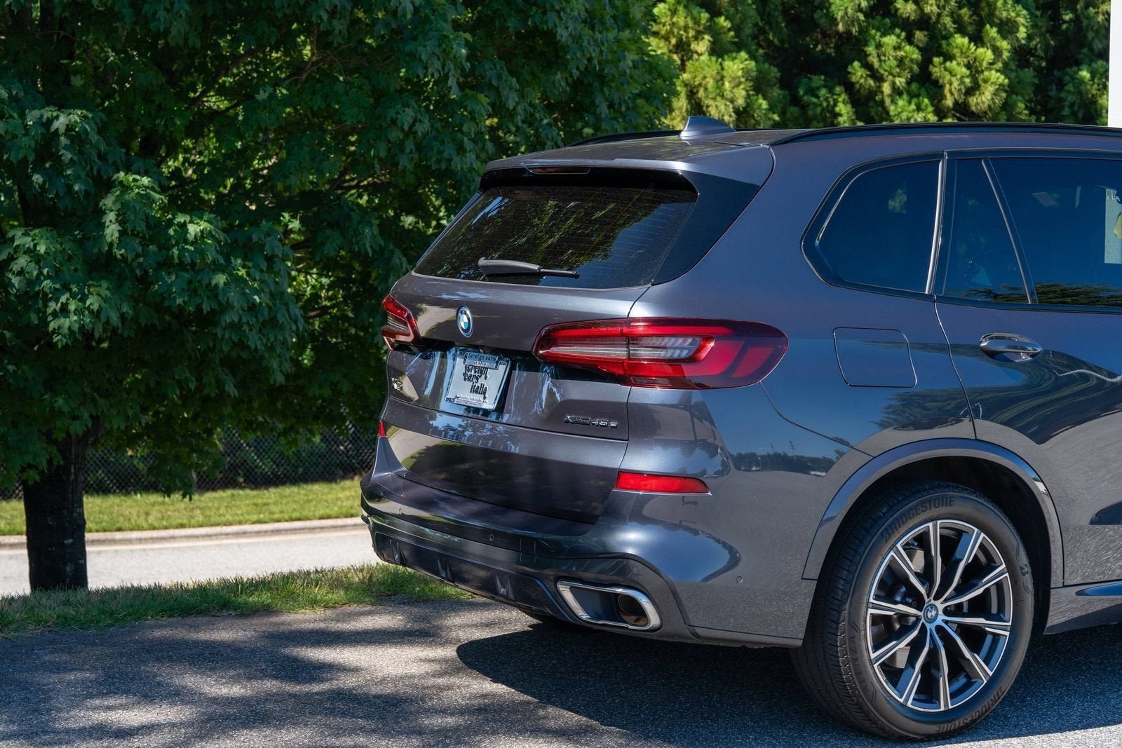 Used 2022 Arctic Grey Metallic BMW xDrive45e image 12