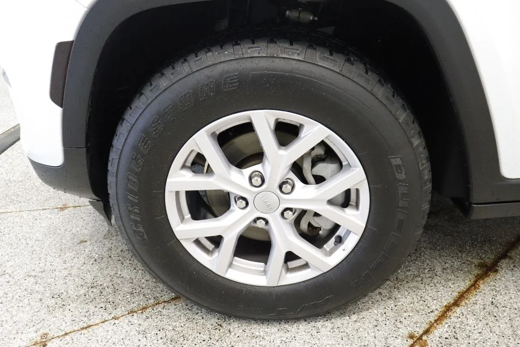 Used 2022 White Jeep Limited image 15