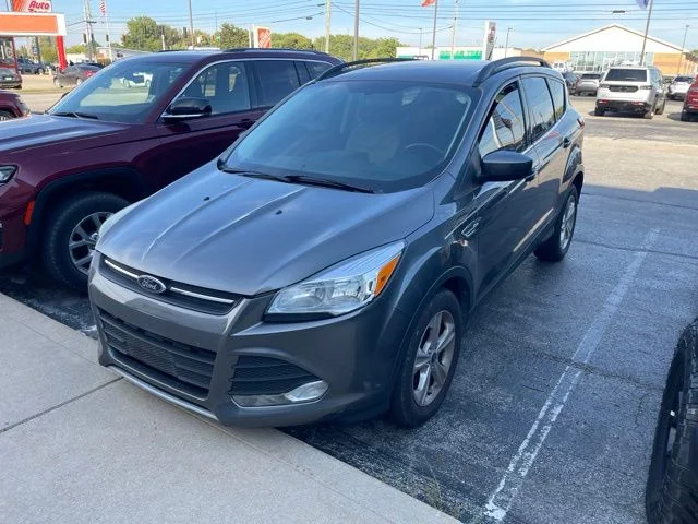 Used 2014 Gray Ford SE image 2