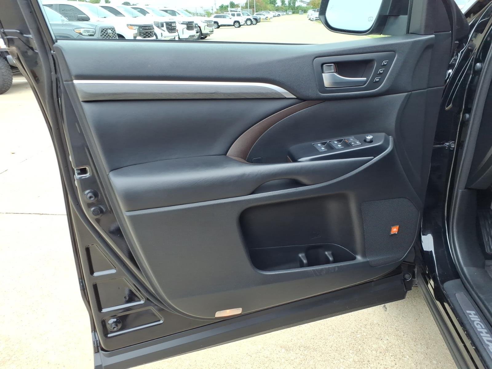 Used 2018 Midnight Black Metallic Toyota Limited 4dr SUV image 20
