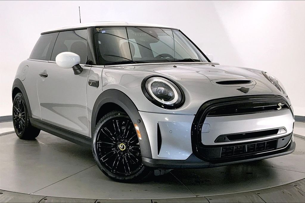 2023 MINI Hardtop Cooper SE's photo