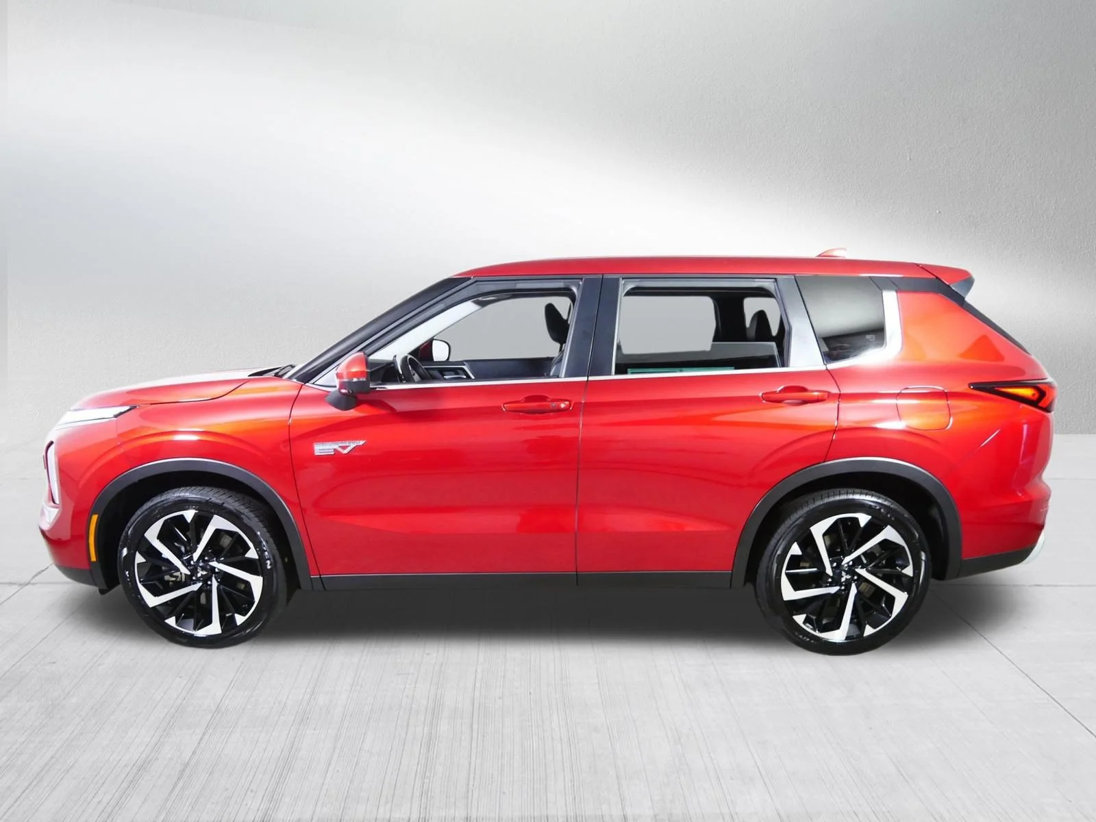 Used 2023 Red Diamond Mitsubishi SE image 4