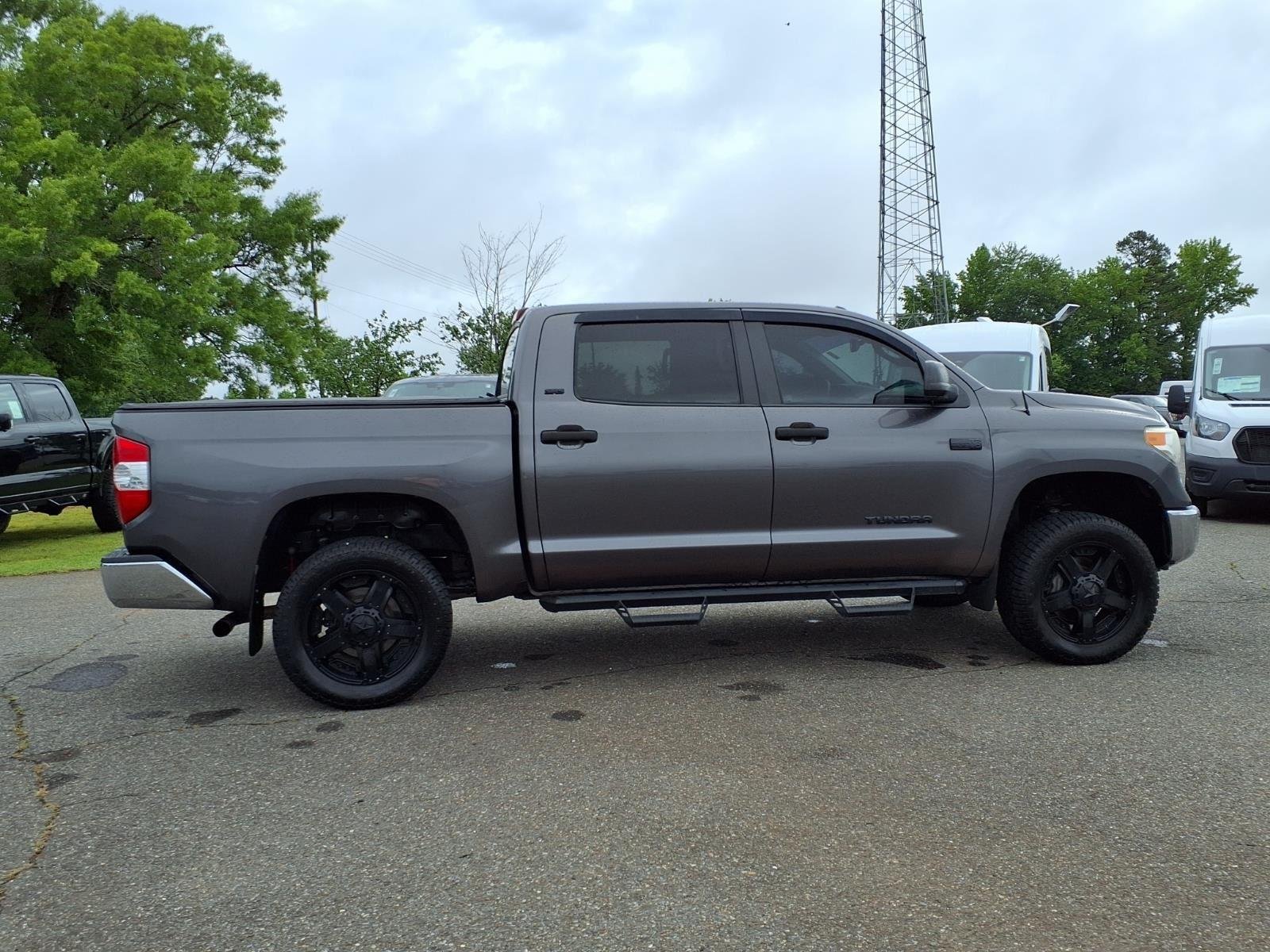 Used 2017 Magnetic Gray Metallic Toyota SR5 image 11