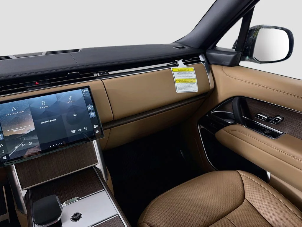 New 2026 Ostuni Pearl White Land Rover SE LWB 7-Seats / V8 image 25