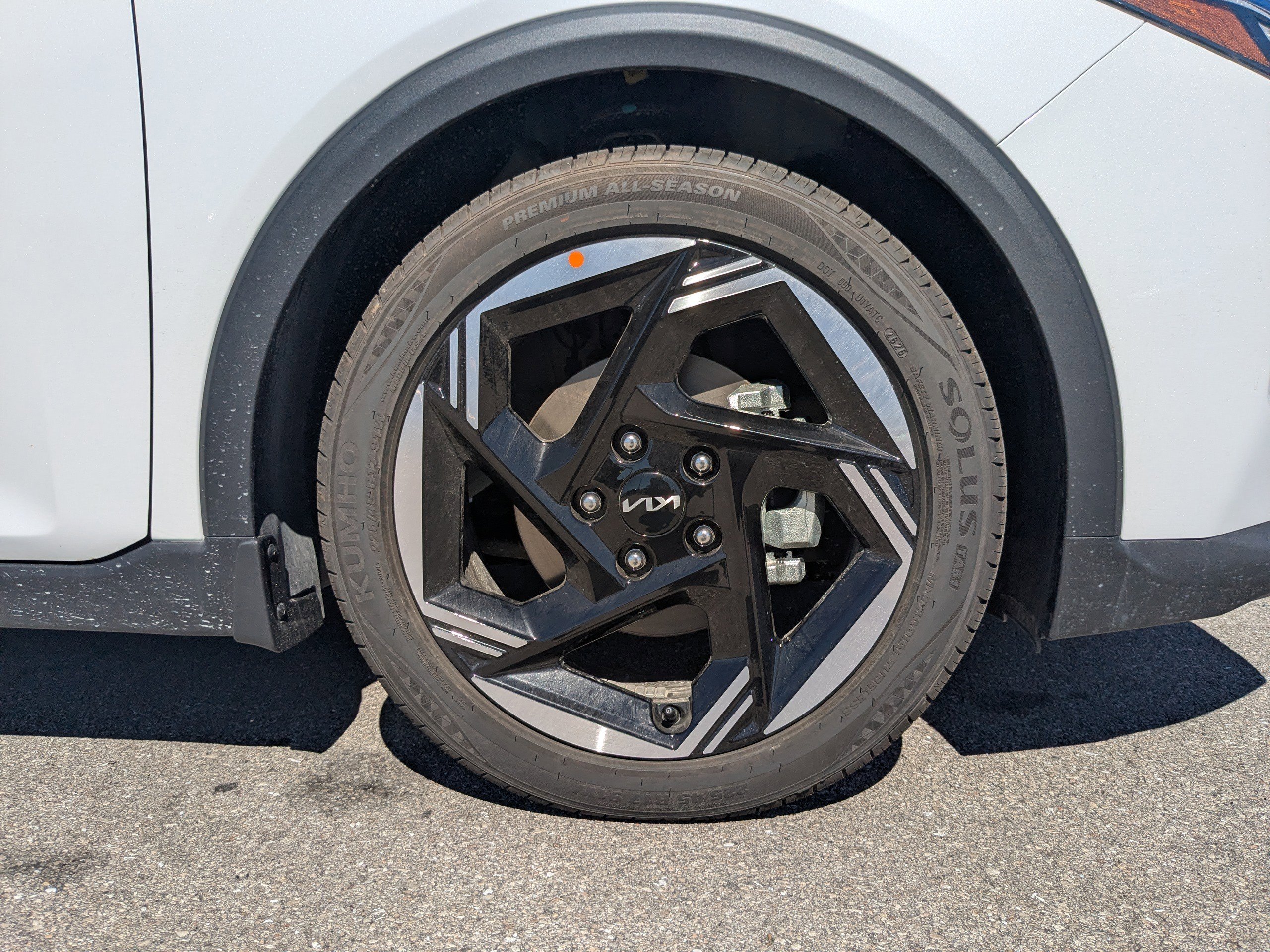 New 2025 Snow White Pearl Kia EX image 13