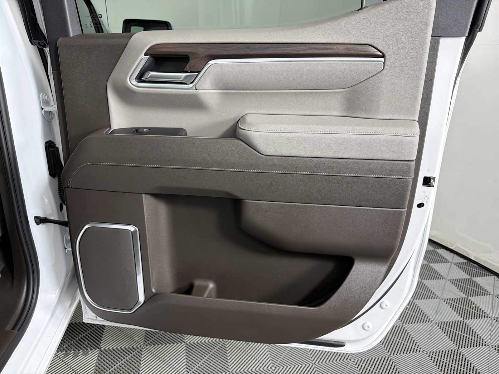 New 2026 Summit White GMC SLT image 14