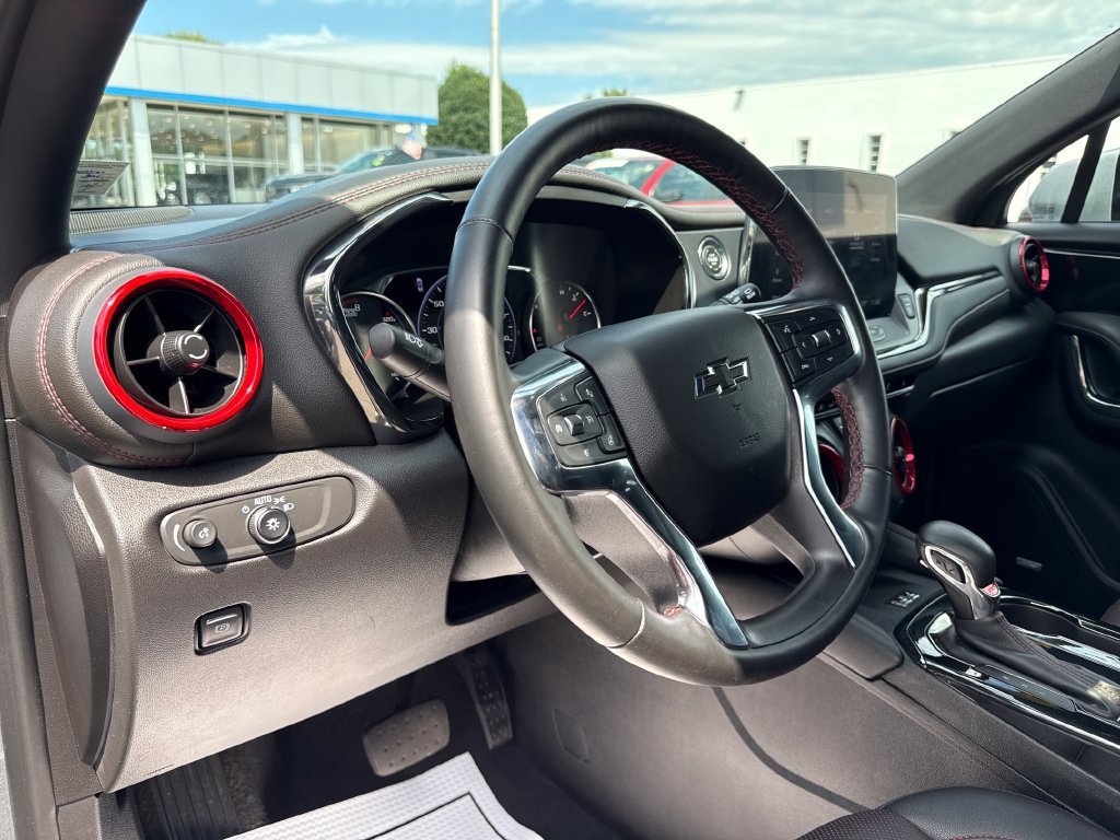Used 2025 Sterling Gray Metallic Chevrolet RS image 13