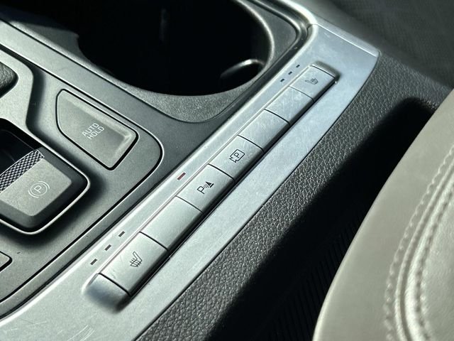 Used 2025 Red Kia LXS image 29