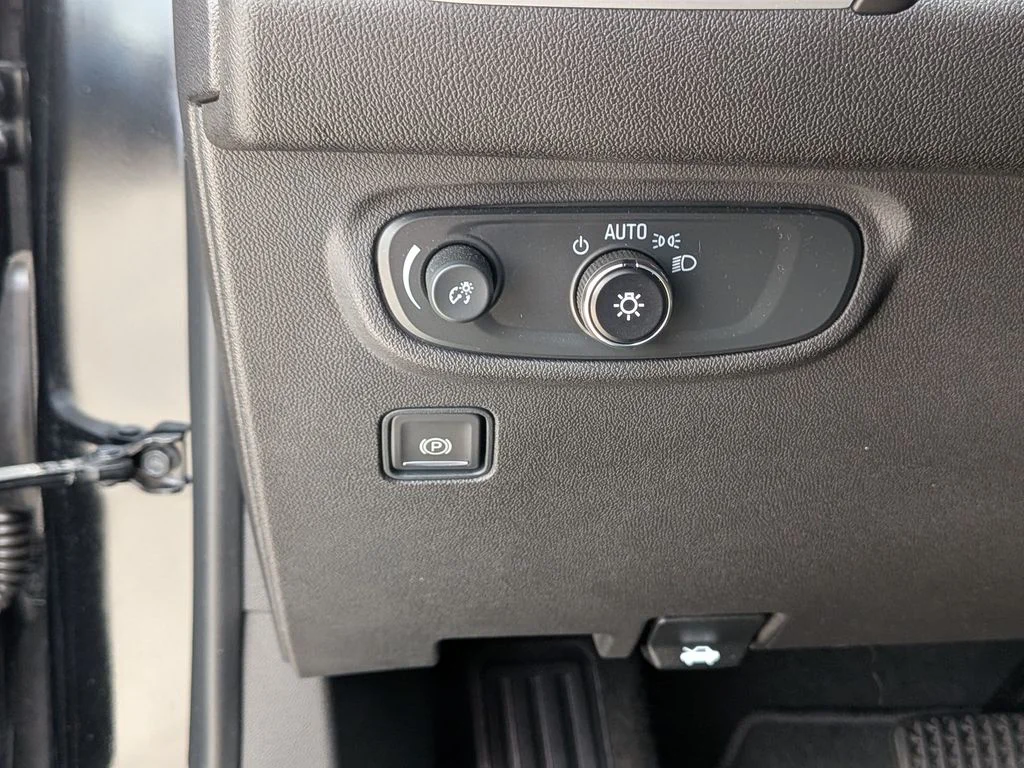 Used 2023 Black GMC SLE image 19