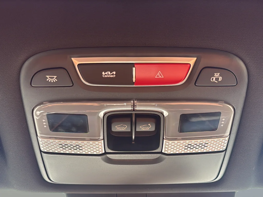 Used 2025 White Kia SX X-Line image 21