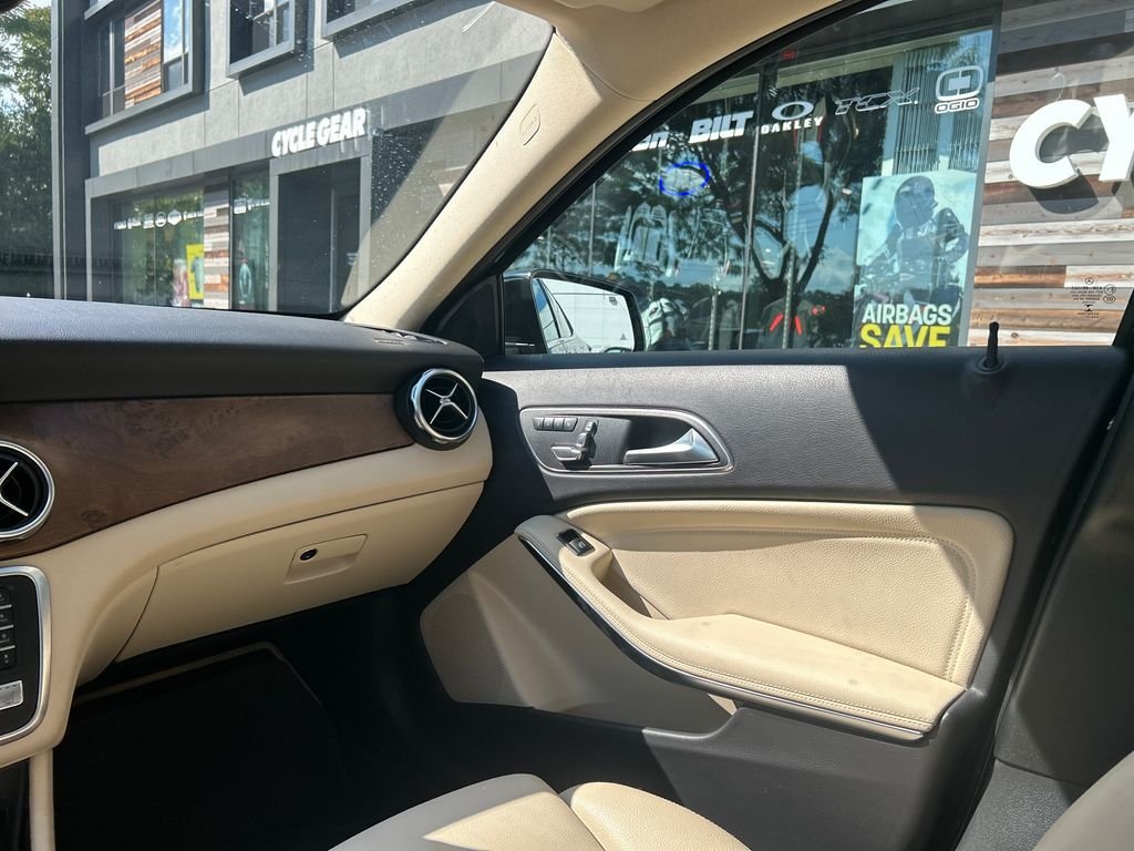 Used 2018 Black Mercedes-Benz GLA 250 image 25