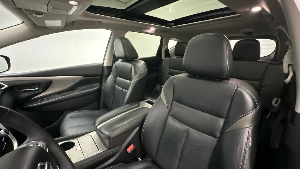 Used 2016 Gray Nissan SL image 9