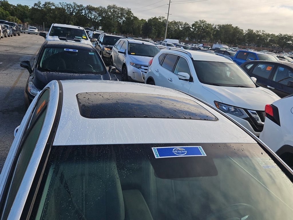 Used 2018 White Hyundai Limited image 5