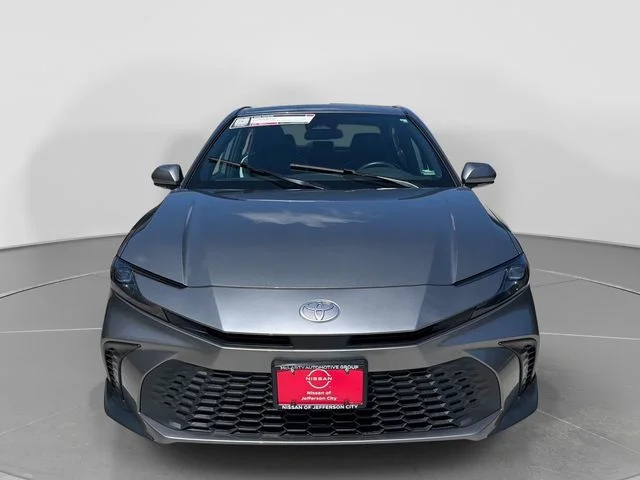 Used 2025  Toyota SE image 9