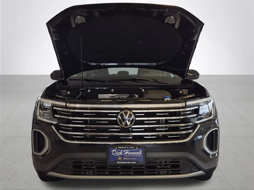 Used 2025 Black Volkswagen 2.0T SEL image 4