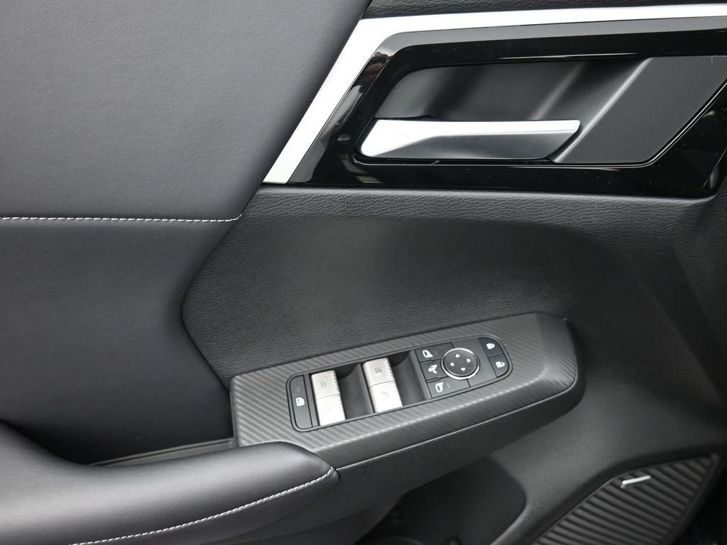 New 2026 Black Mitsubishi SE image 11