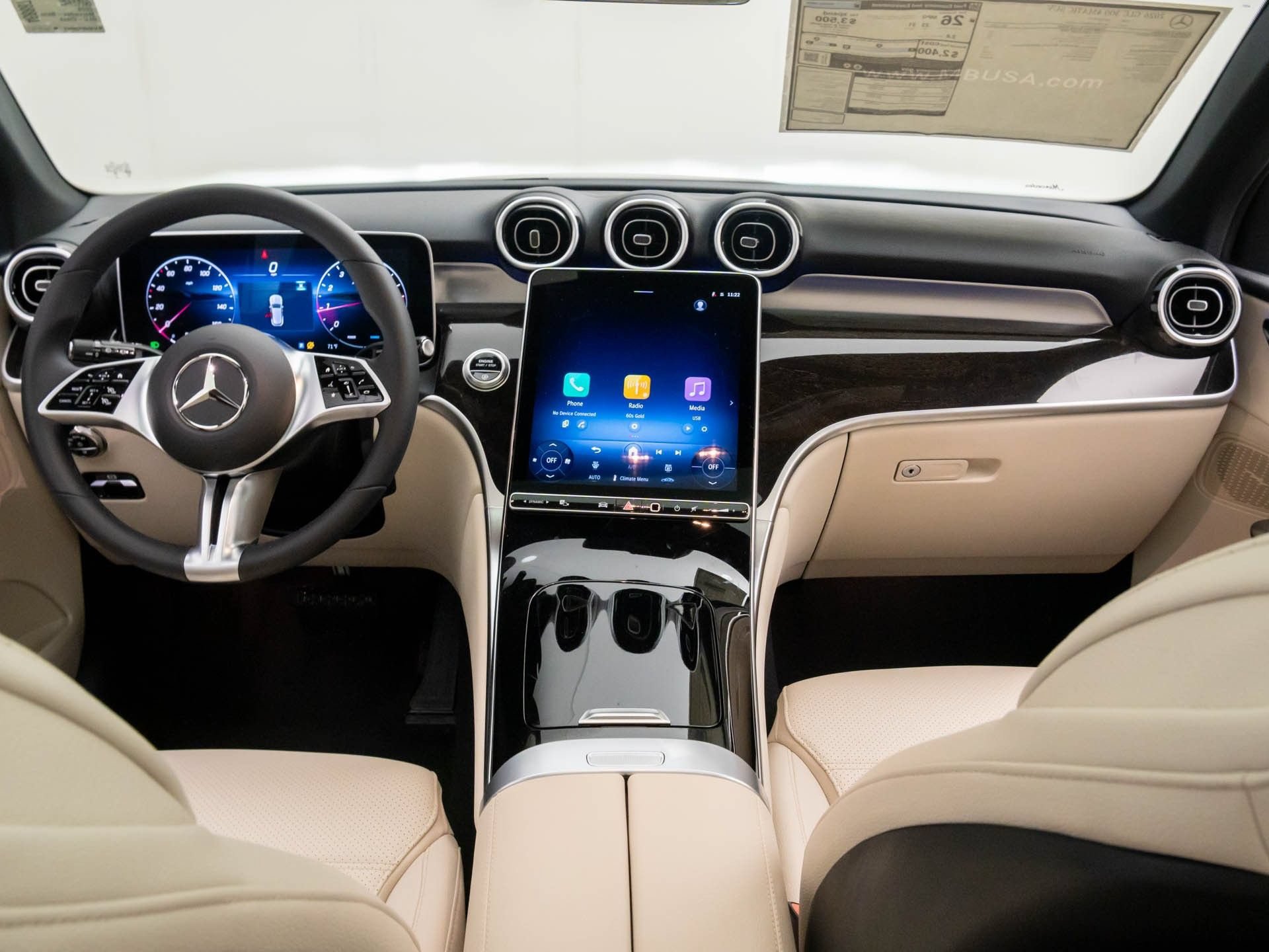 New 2026 Polar White Mercedes-Benz GLC 300 image 45