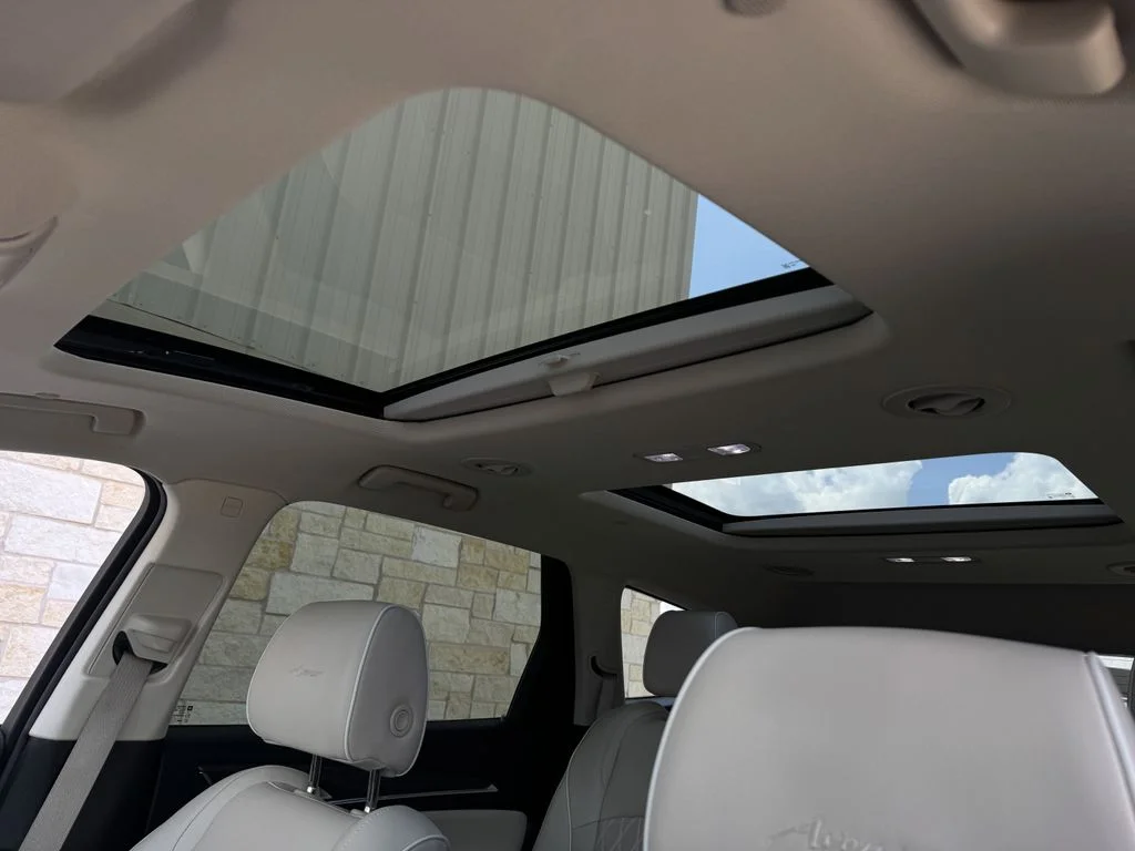 Used 2023 White Buick Avenir image 26