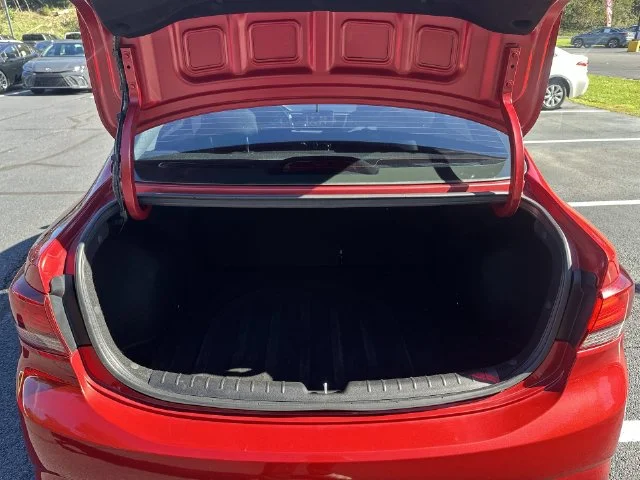 Used 2018 Red Kia EX image 22