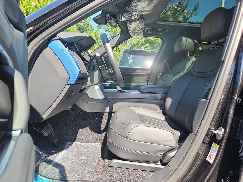 New 2026 Santorini Black Land Rover SE image 6