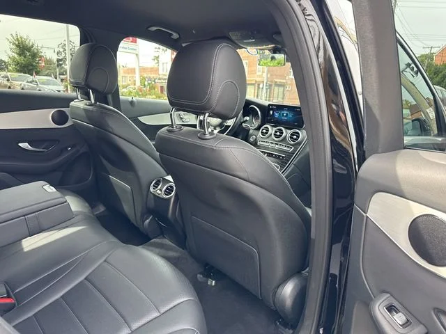 Used 2021  Mercedes-Benz GLC 300 image 17