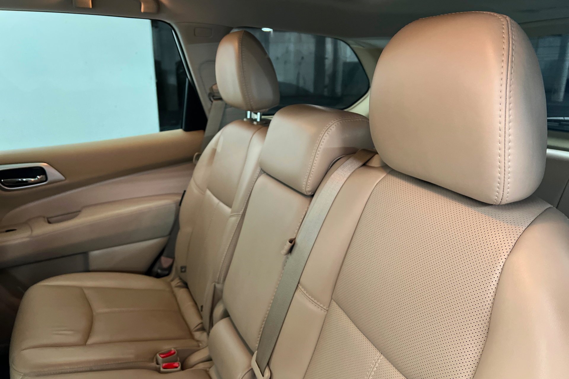 Used 2020 Pearl White Tricoat Nissan Platinum image 21