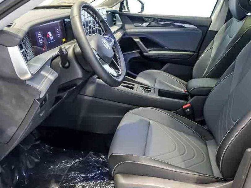 New 2026 Deep Black Pearl Volkswagen 2.0T SE image 8