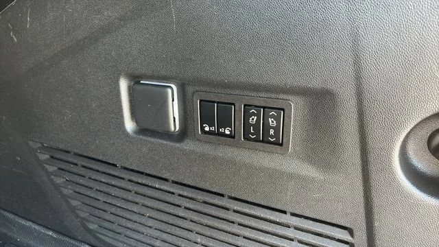 Used 2023 STERLING METALLIC GMC Denali image 35