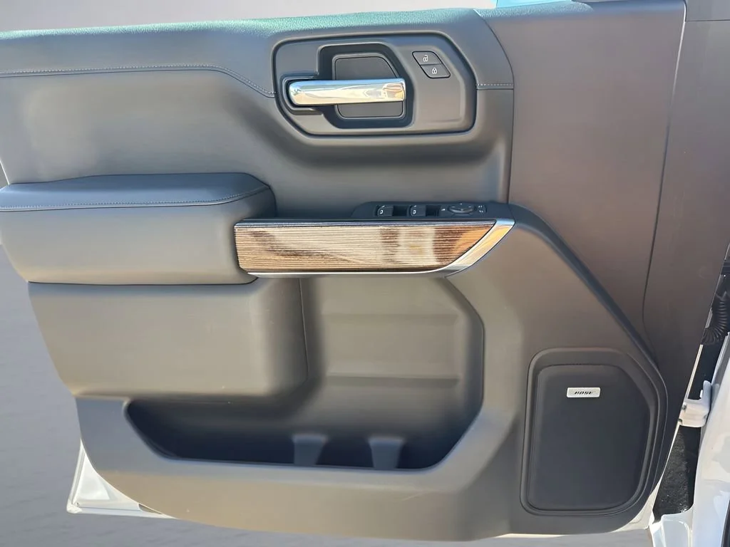 Used 2021 SUMMIT WHITE GMC Elevation image 26